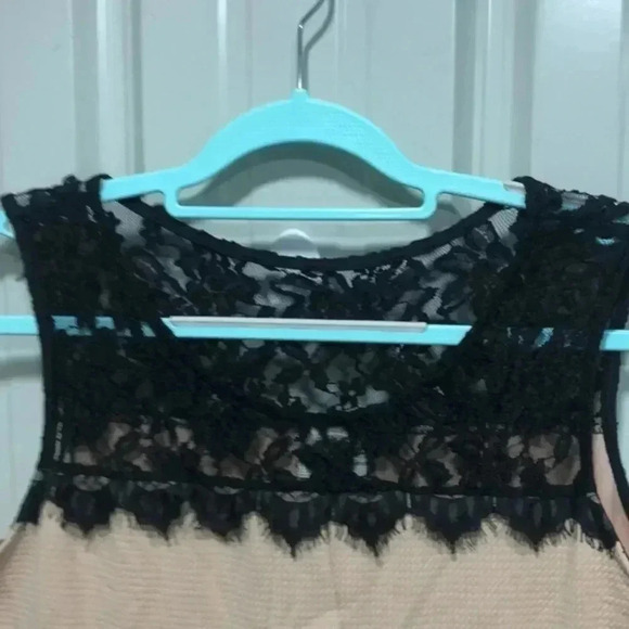 Deb brand XL dress khaki color‎ with black lace accent at top - Picture 2 of 7